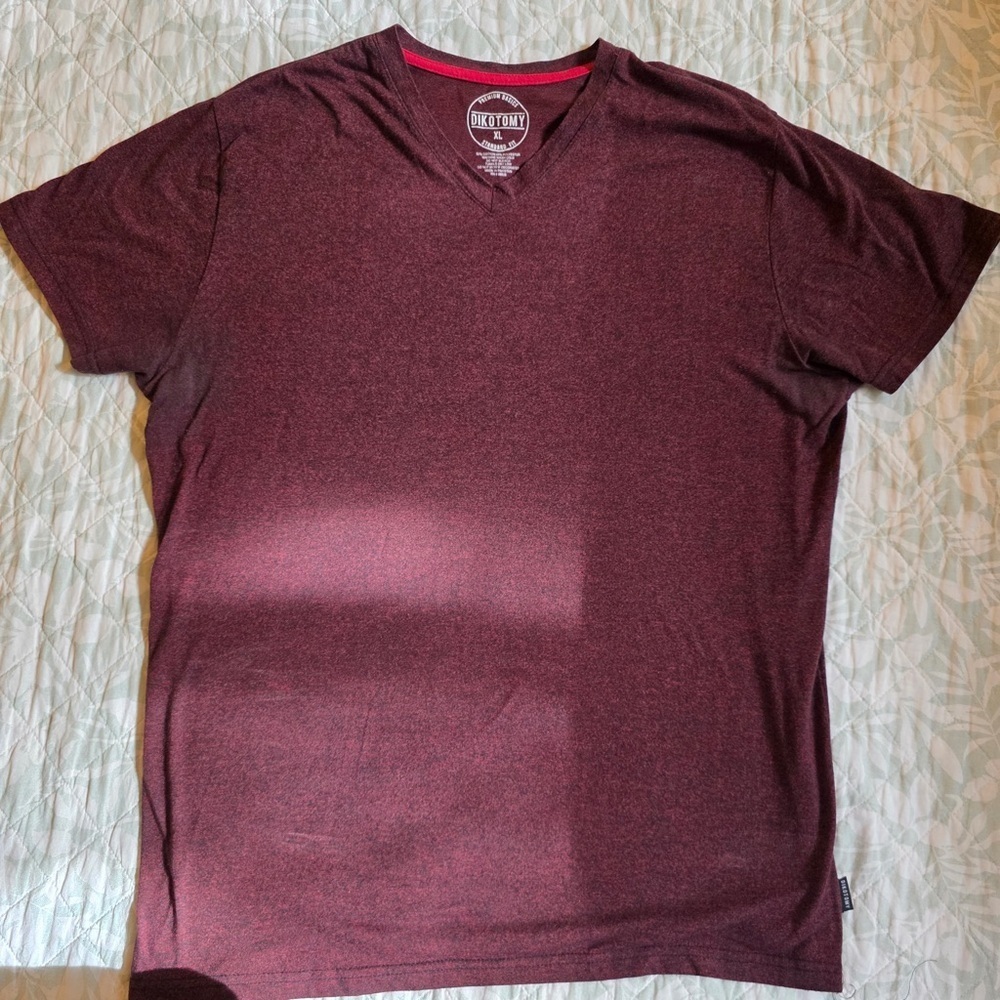 DikoTomy Men's XL V-Neck Tee | Maroon Red